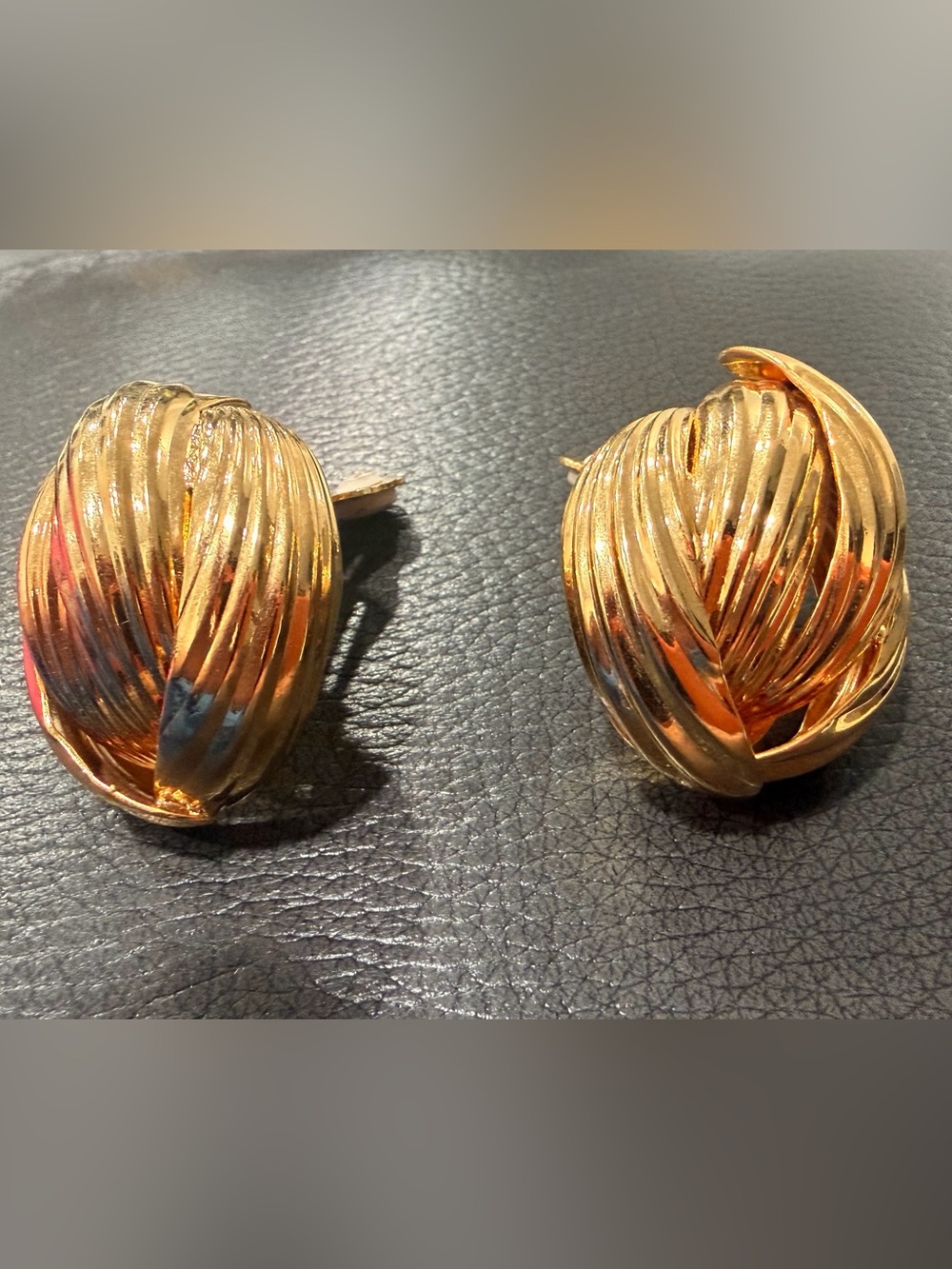 Vintage Norma Jean Signed Gold Tone
Clip On Earrings
